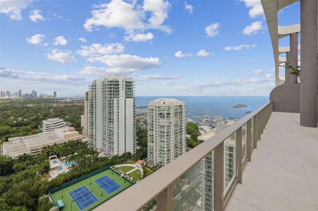 For Sale: $1,799,000 (2 beds, 2 baths, 1087 Square Feet)