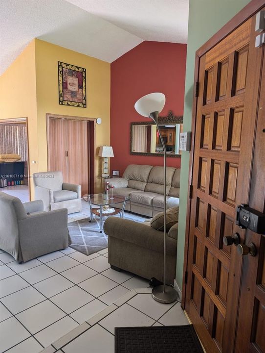 En Venta: $550,000 (3 camas, 2 baños, 1257 Pies cuadrados)