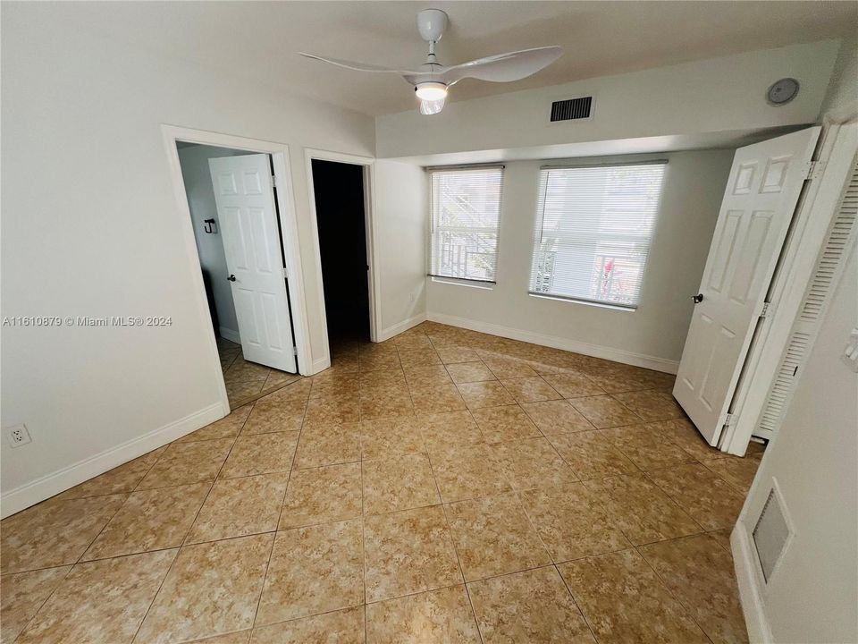 For Rent: $2,350 (1 beds, 1 baths, 775 Square Feet)