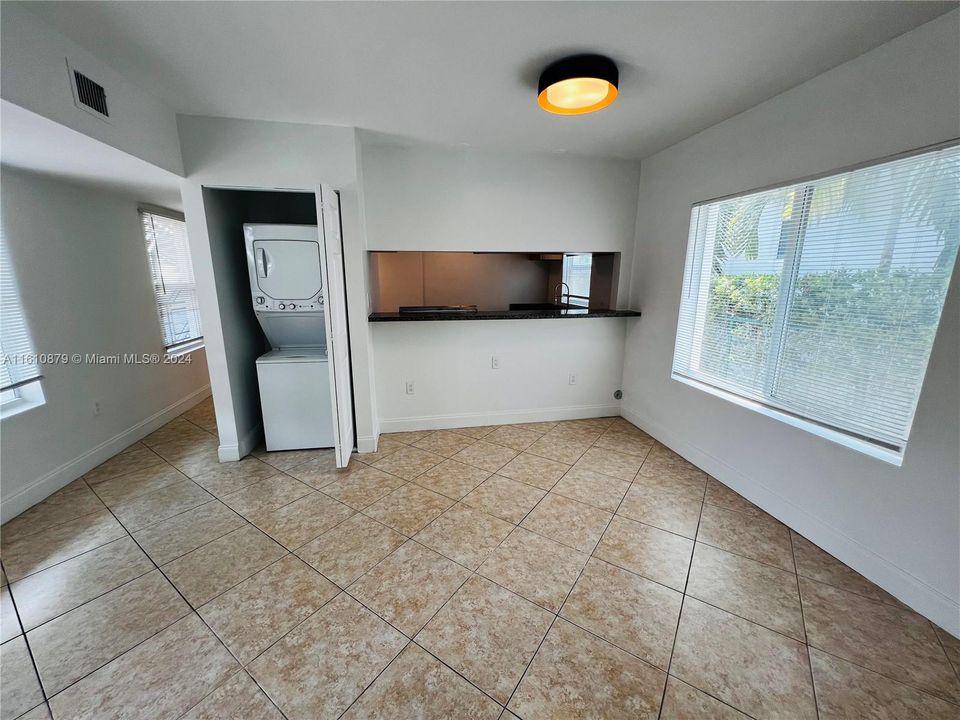 For Rent: $2,350 (1 beds, 1 baths, 775 Square Feet)