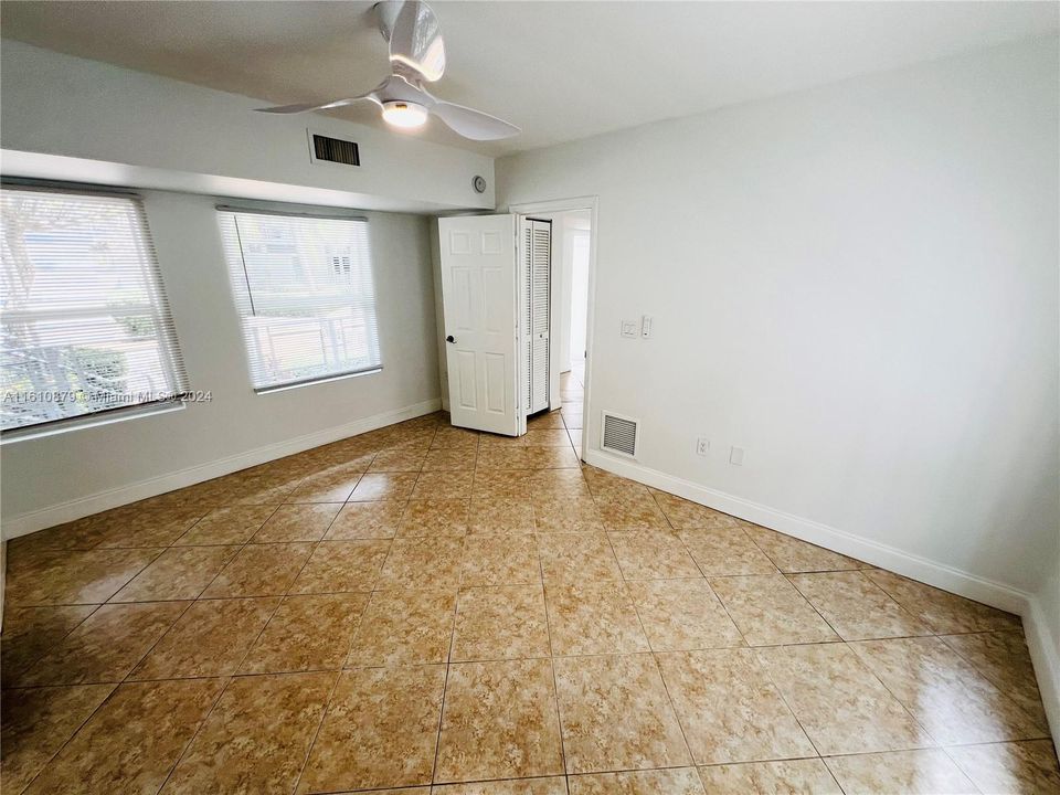 For Rent: $2,350 (1 beds, 1 baths, 775 Square Feet)