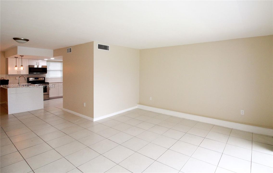 For Rent: $2,150 (1 beds, 1 baths, 1149 Square Feet)