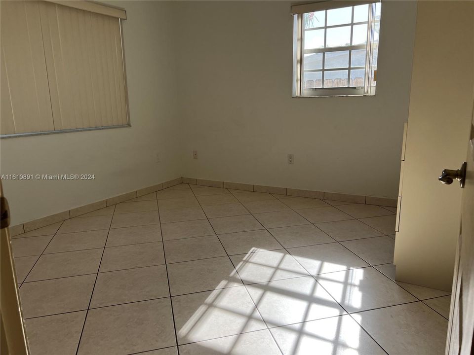 For Rent: $5,000 (2 beds, 2 baths, 1702 Square Feet)