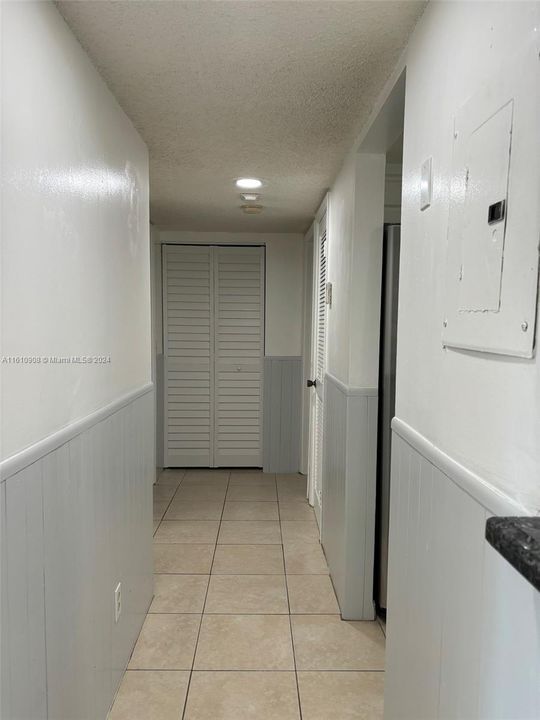 For Rent: $2,400 (2 beds, 2 baths, 976 Square Feet)