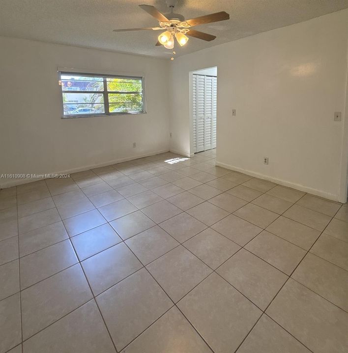 For Rent: $2,400 (2 beds, 2 baths, 976 Square Feet)