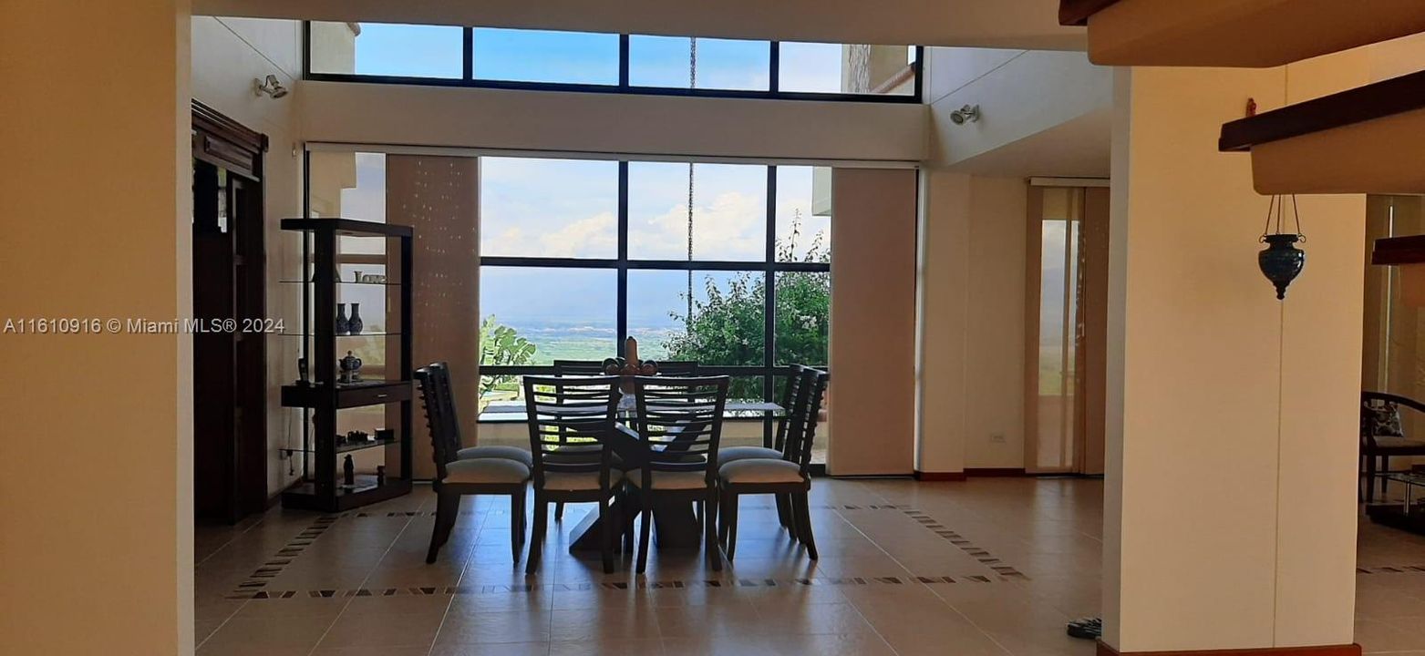 En Venta: $359,000 (3 camas, 3 baños, 0 Pies cuadrados)