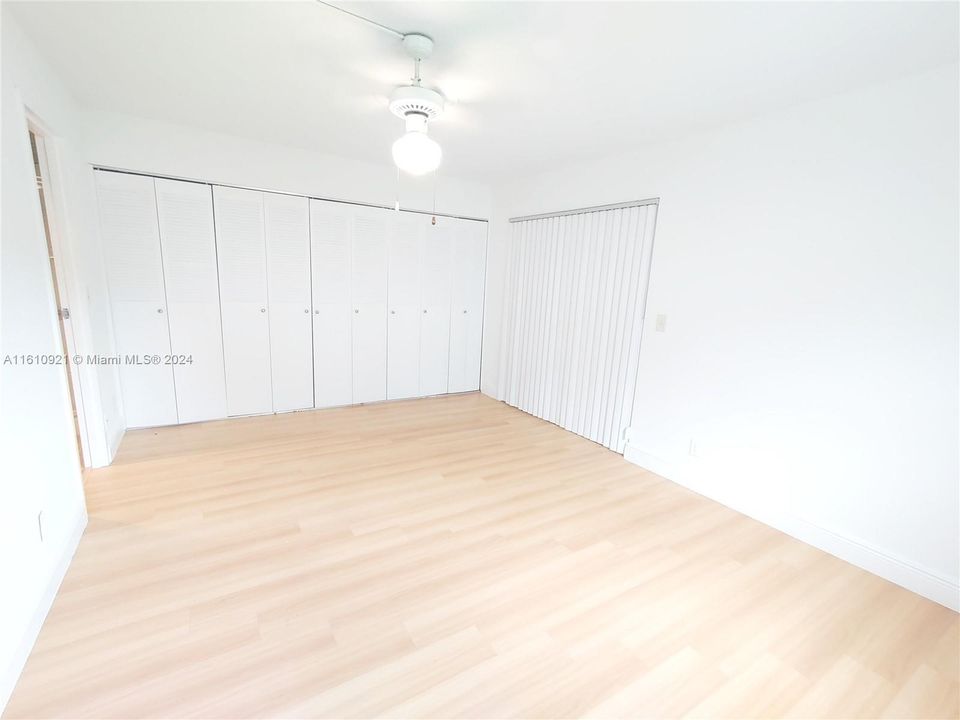 For Sale: $98,000 (1 beds, 1 baths, 720 Square Feet)