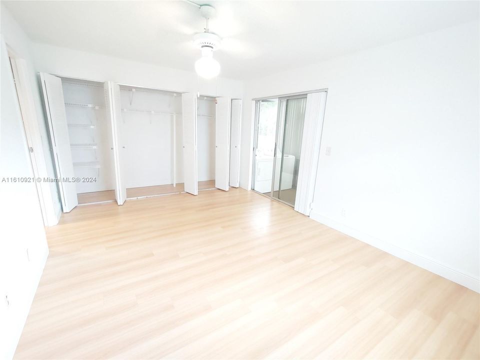 For Sale: $98,000 (1 beds, 1 baths, 720 Square Feet)