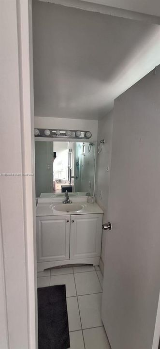 For Rent: $2,950 (2 beds, 2 baths, 894 Square Feet)