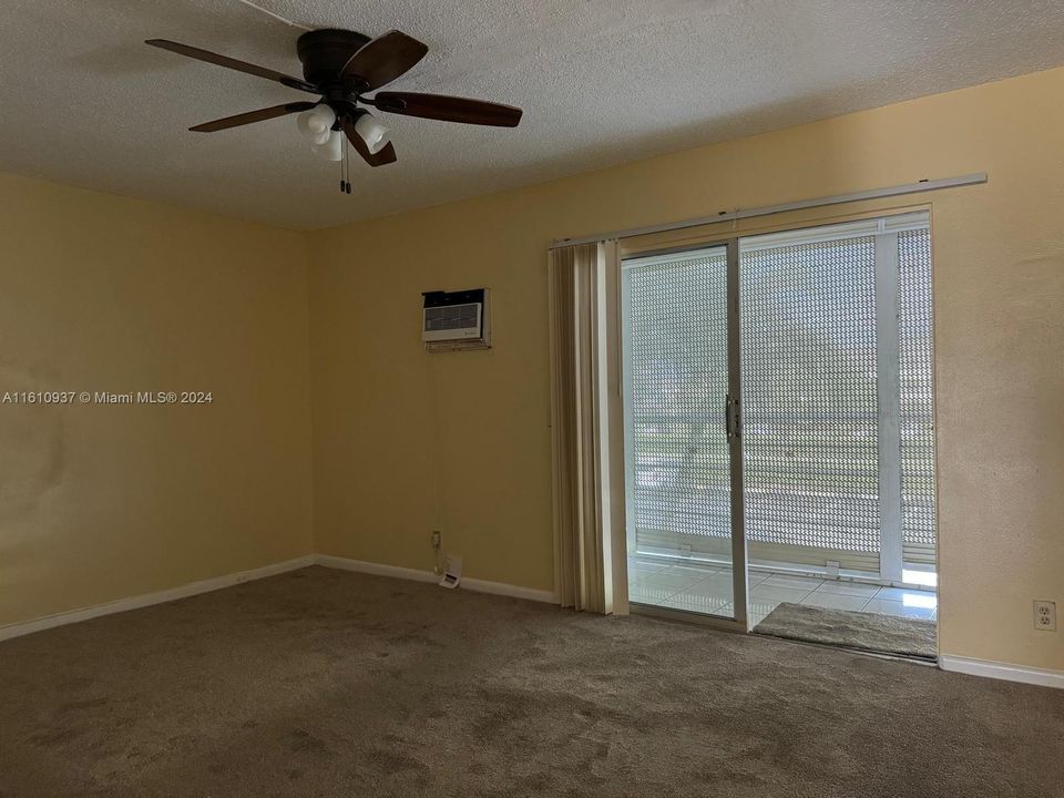 For Rent: $1,650 (1 beds, 1 baths, 720 Square Feet)