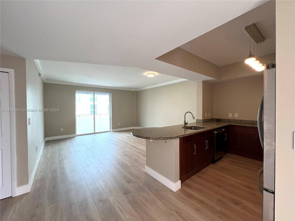 For Rent: $2,500 (1 beds, 1 baths, 790 Square Feet)