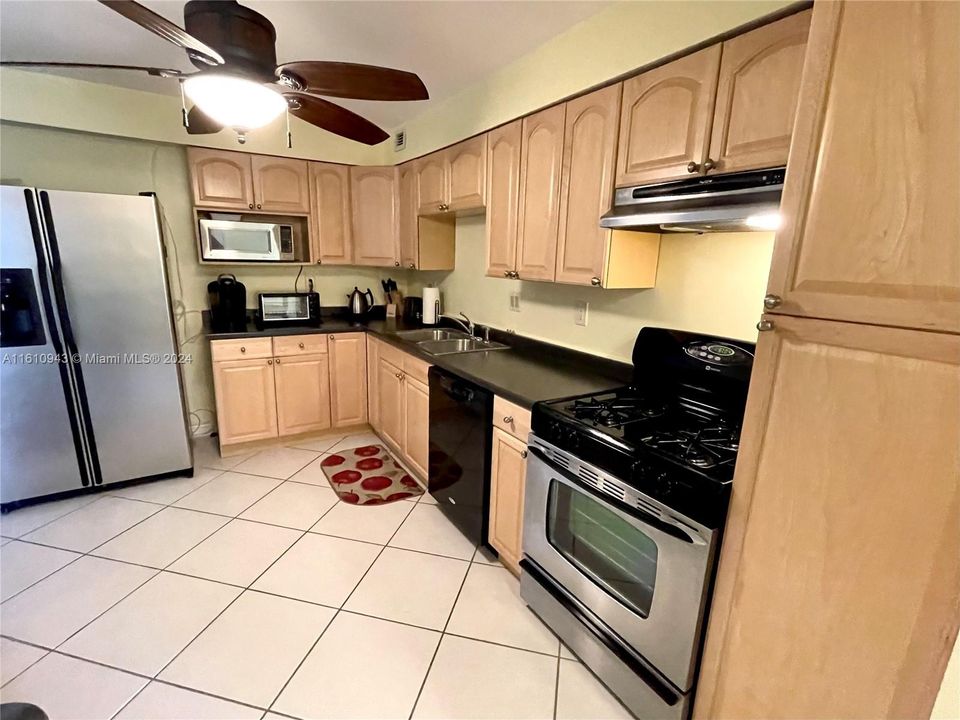 For Rent: $4,200 (3 beds, 2 baths, 1856 Square Feet)