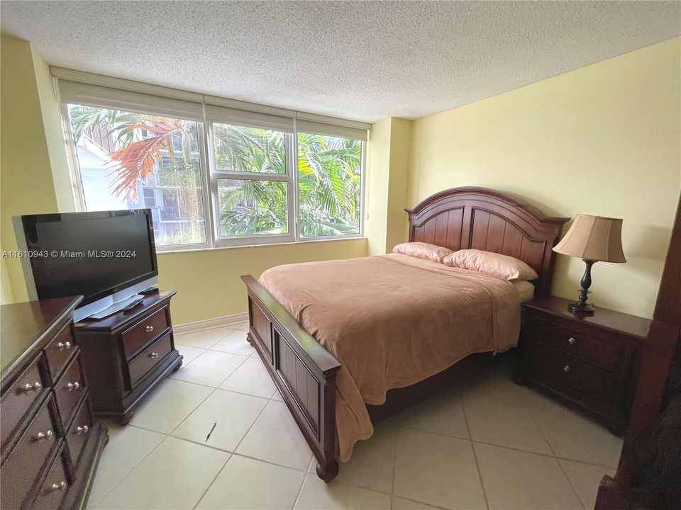 For Rent: $4,200 (3 beds, 2 baths, 1856 Square Feet)