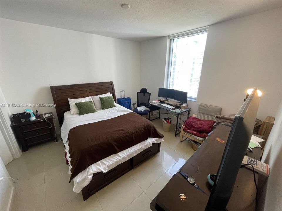 Active With Contract: $3,050 (1 beds, 1 baths, 945 Square Feet)