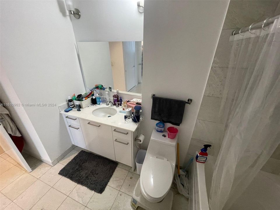 Active With Contract: $3,050 (1 beds, 1 baths, 945 Square Feet)