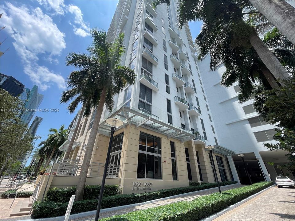 Active With Contract: $3,050 (1 beds, 1 baths, 945 Square Feet)