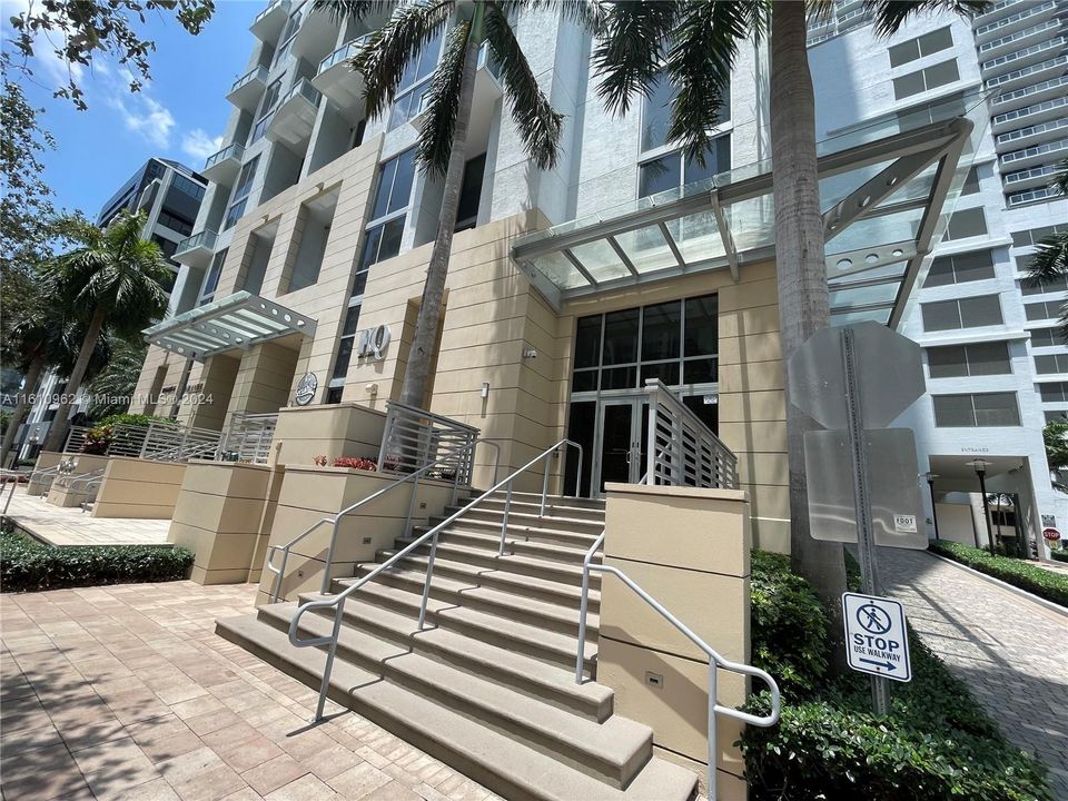 Active With Contract: $3,050 (1 beds, 1 baths, 945 Square Feet)