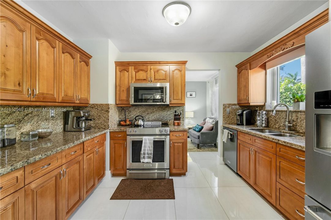 Active With Contract: $4,900 (3 beds, 2 baths, 1488 Square Feet)