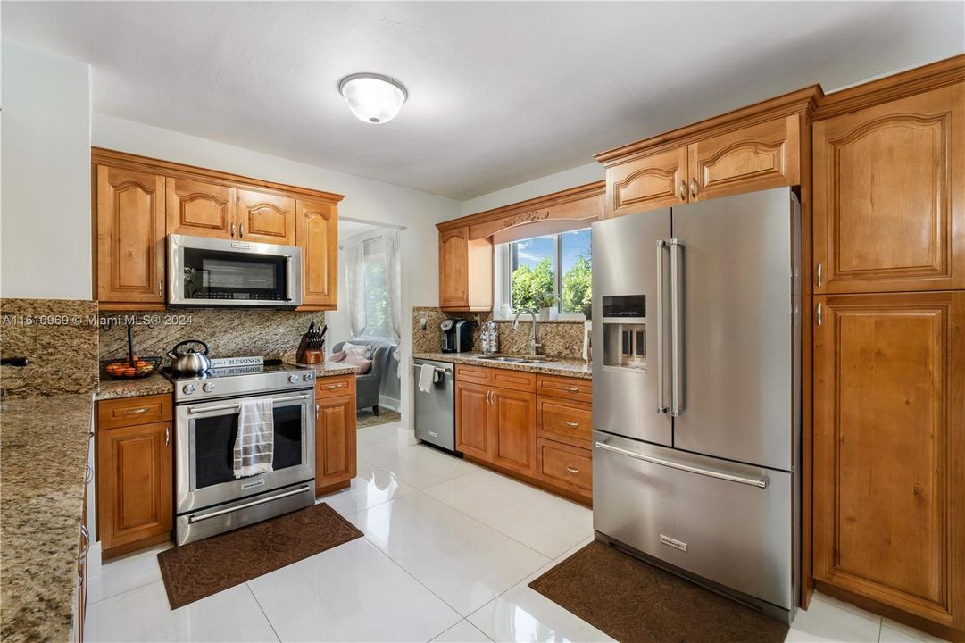 Active With Contract: $4,900 (3 beds, 2 baths, 1488 Square Feet)