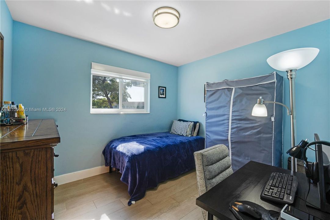 Active With Contract: $4,900 (3 beds, 2 baths, 1488 Square Feet)