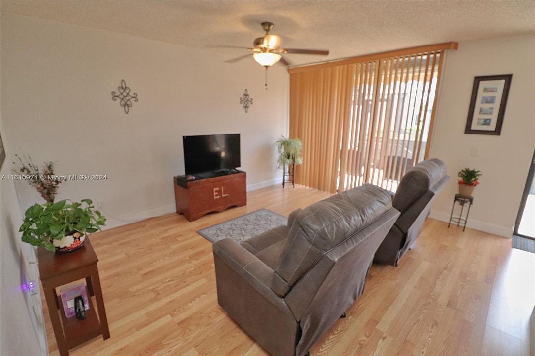 For Sale: $449,900 (3 beds, 2 baths, 1672 Square Feet)