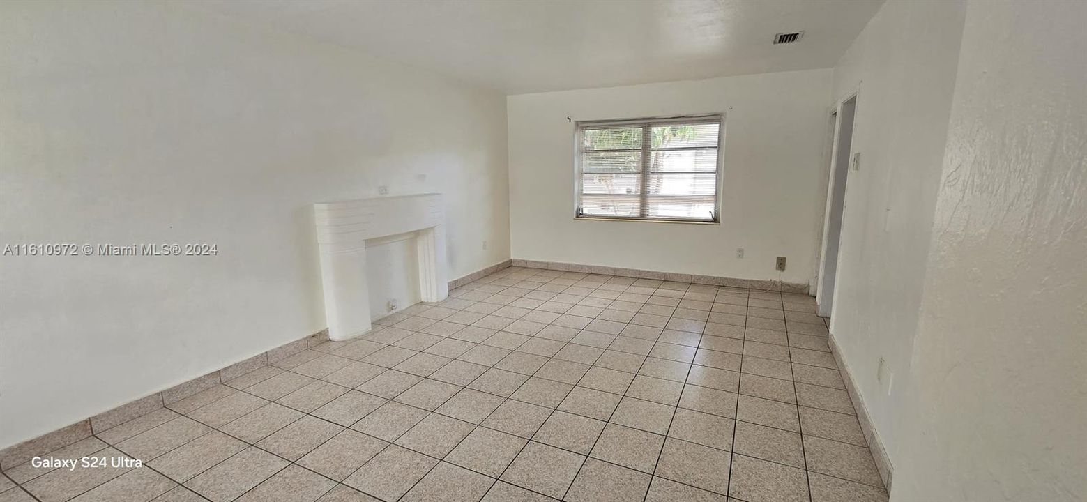 For Rent: $1,700 (1 beds, 1 baths, 700 Square Feet)