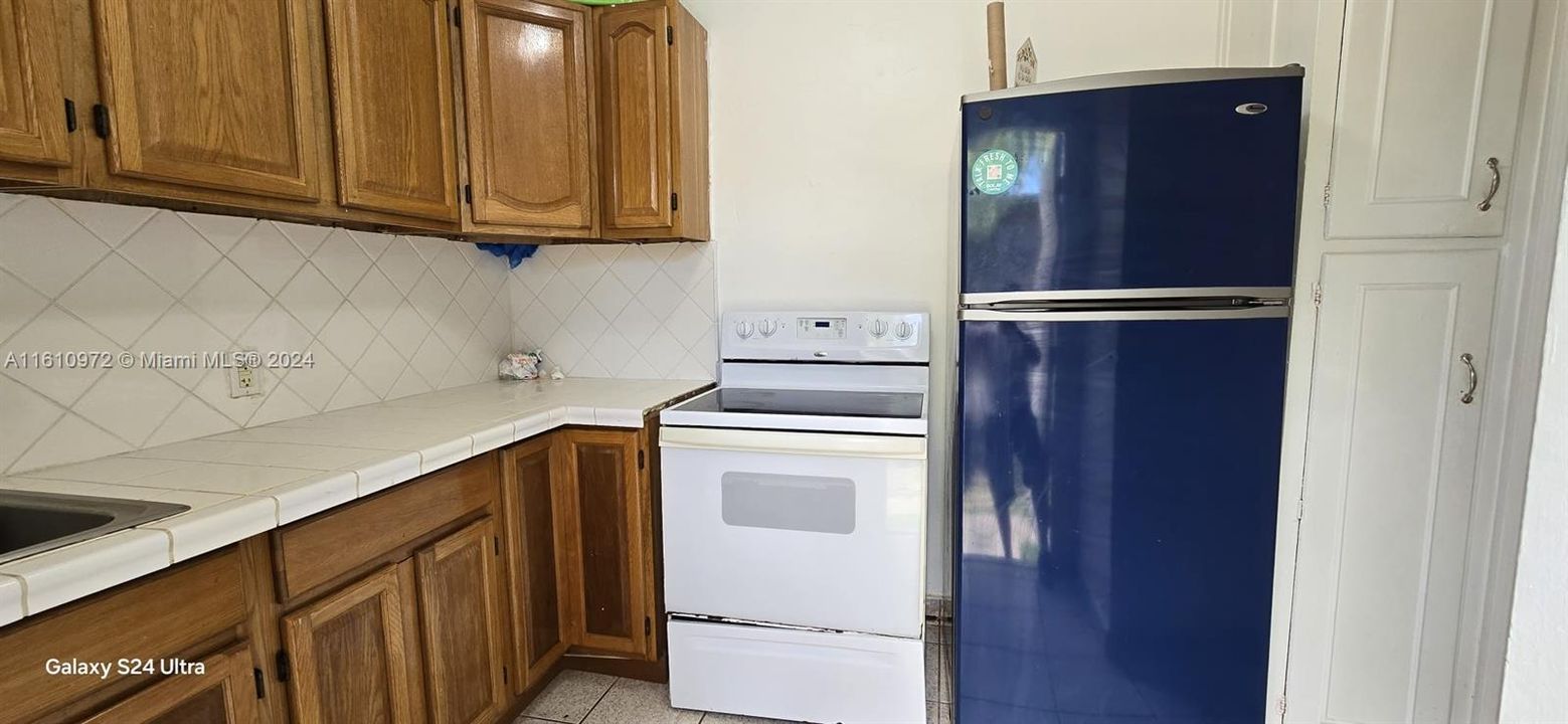 For Rent: $1,700 (1 beds, 1 baths, 700 Square Feet)