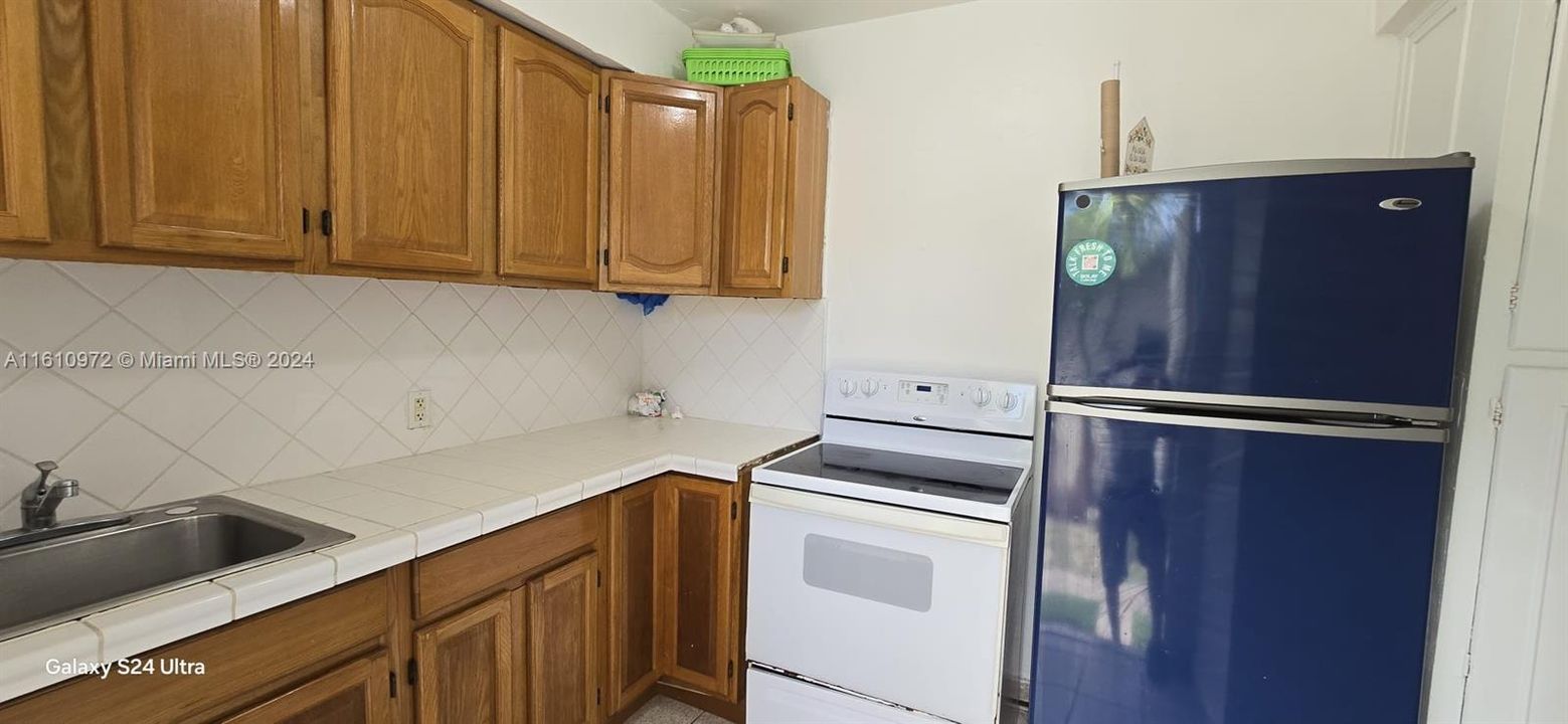 For Rent: $1,700 (1 beds, 1 baths, 700 Square Feet)