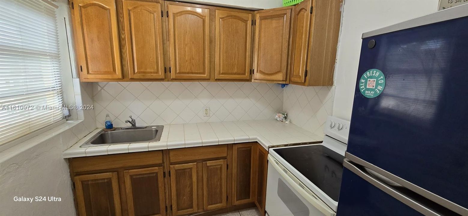 For Rent: $1,700 (1 beds, 1 baths, 700 Square Feet)