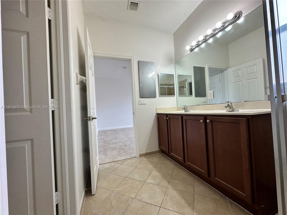 For Rent: $2,950 (3 beds, 2 baths, 1658 Square Feet)