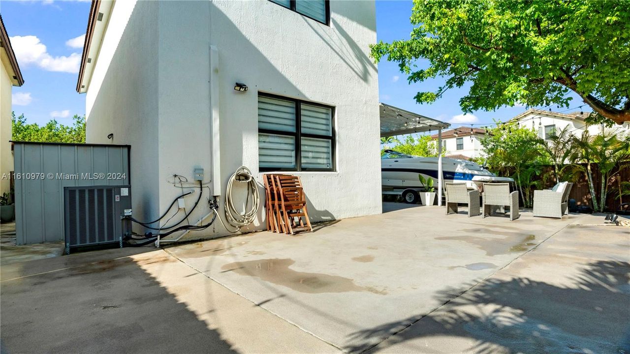 For Sale: $600,000 (3 beds, 2 baths, 1968 Square Feet)