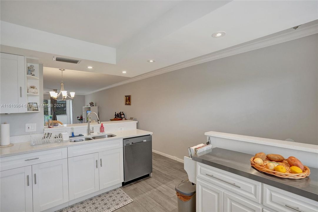 For Sale: $279,900 (2 beds, 2 baths, 1156 Square Feet)