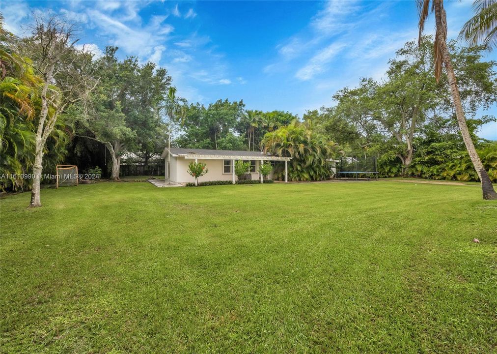 En Venta: $3,995,000 (7 camas, 4 baños, 5401 Pies cuadrados)