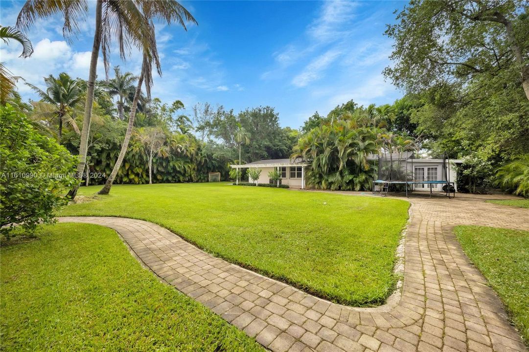 En Venta: $3,995,000 (7 camas, 4 baños, 5401 Pies cuadrados)