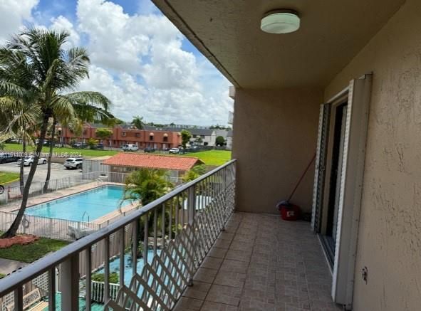 For Sale: $350,000 (2 beds, 2 baths, 986 Square Feet)