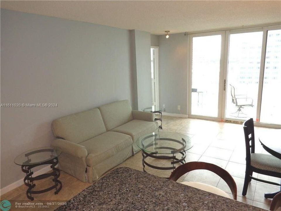 For Rent: $3,650 (2 beds, 2 baths, 950 Square Feet)