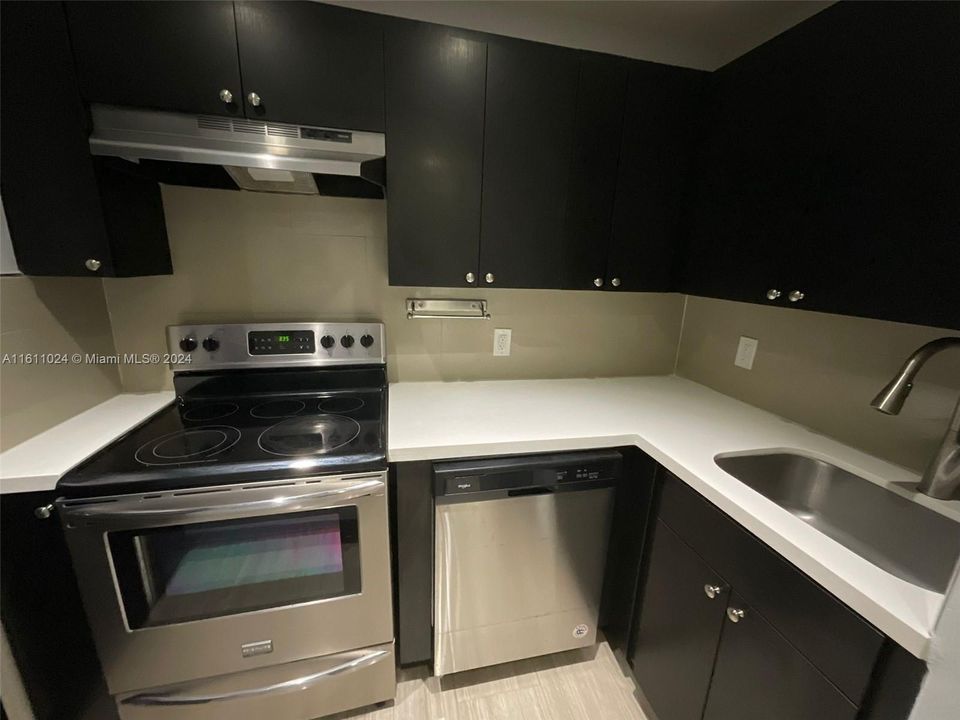 Active With Contract: $2,200 (0 beds, 1 baths, 540 Square Feet)