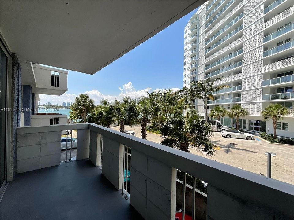 Active With Contract: $2,200 (0 beds, 1 baths, 540 Square Feet)