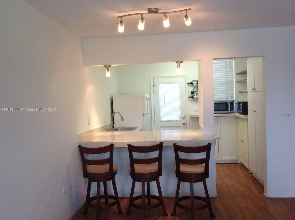 For Rent: $1,650 (1 beds, 1 baths, 768 Square Feet)