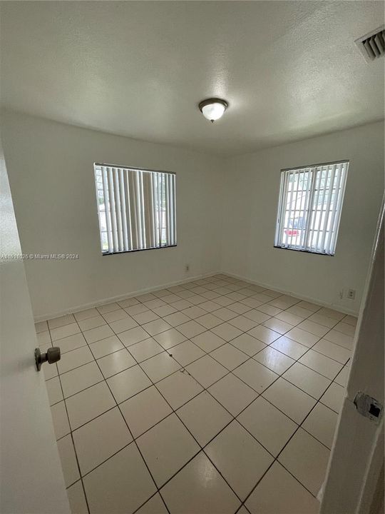 For Rent: $3,567 (4 beds, 1 baths, 2327 Square Feet)