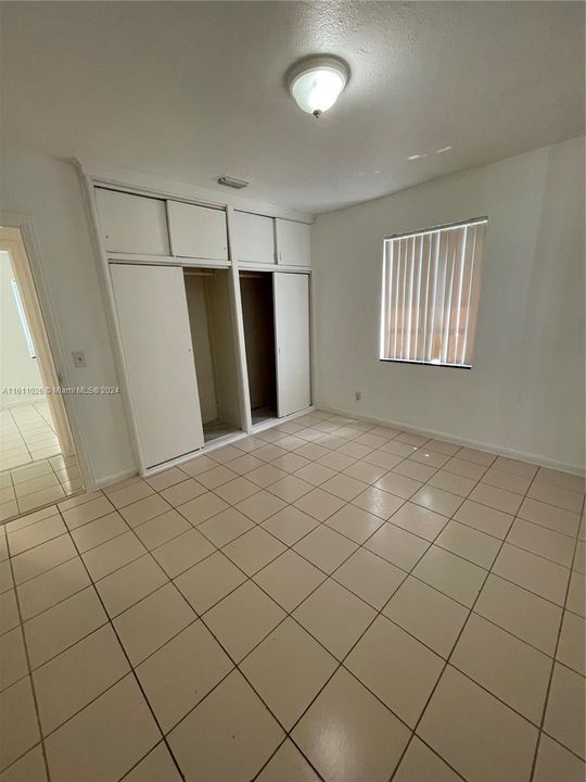 For Rent: $3,567 (4 beds, 1 baths, 2327 Square Feet)