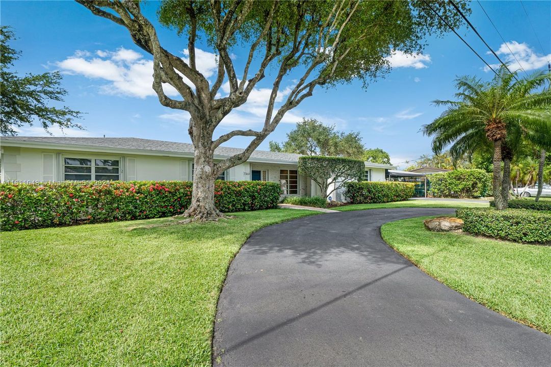 For Sale: $1,370,000 (3 beds, 2 baths, 1867 Square Feet)