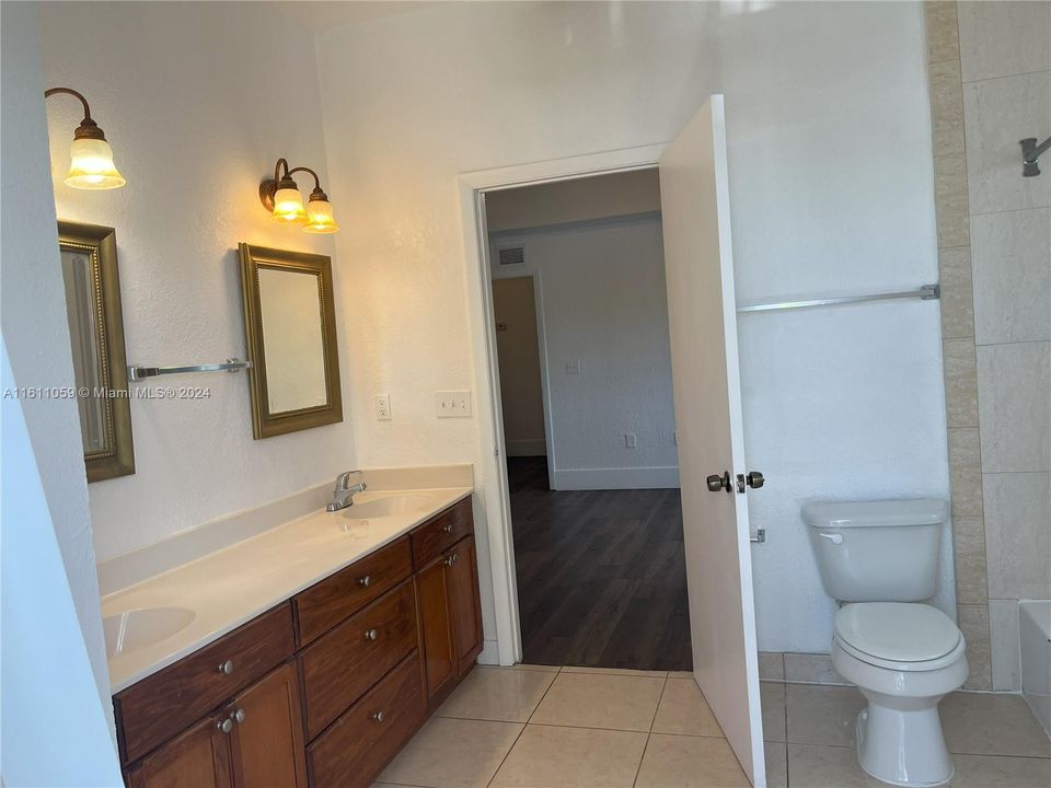 For Rent: $2,300 (2 beds, 2 baths, 1359 Square Feet)