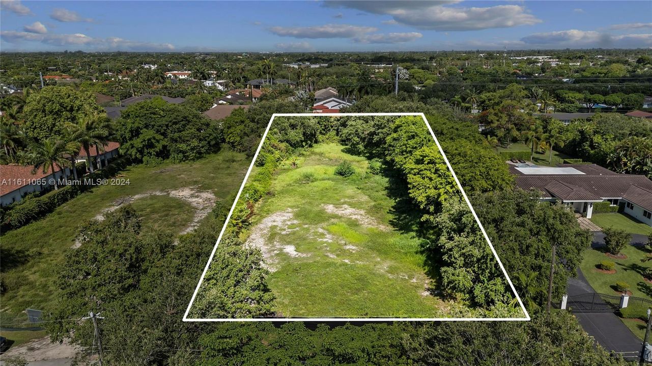 Activo con contrato: $1,795,000 (0.78 acres)