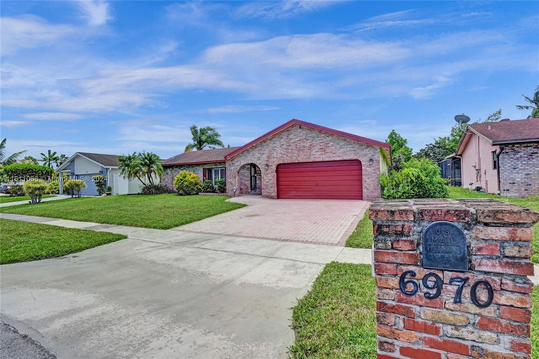Active With Contract: $580,000 (4 beds, 2 baths, 2142 Square Feet)