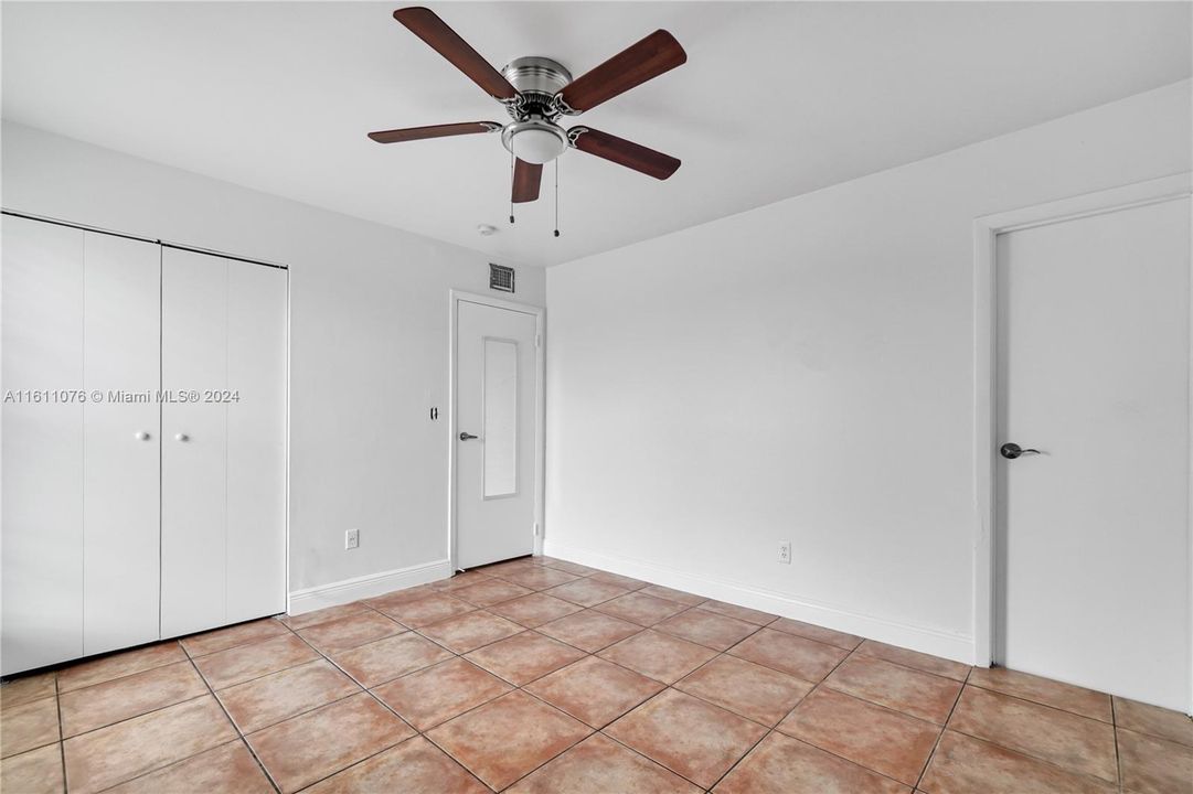 For Sale: $279,900 (2 beds, 2 baths, 954 Square Feet)