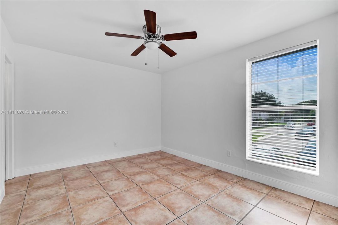 For Sale: $279,900 (2 beds, 2 baths, 954 Square Feet)