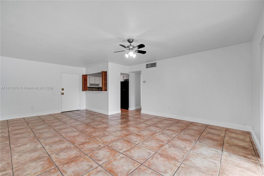 For Sale: $279,900 (2 beds, 2 baths, 954 Square Feet)