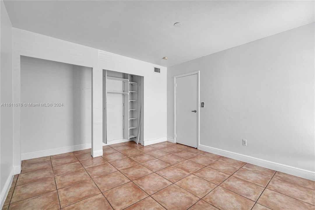 For Sale: $279,900 (2 beds, 2 baths, 954 Square Feet)