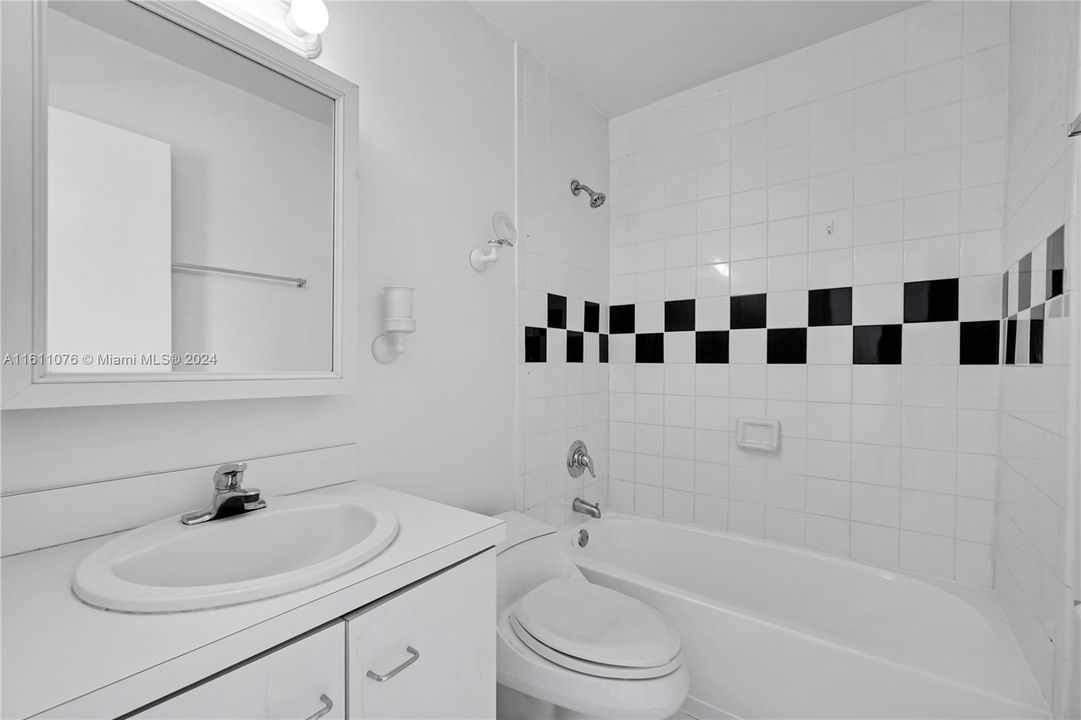 For Sale: $279,900 (2 beds, 2 baths, 954 Square Feet)